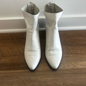 TREASURE AND BOND WHITE BOOTIES